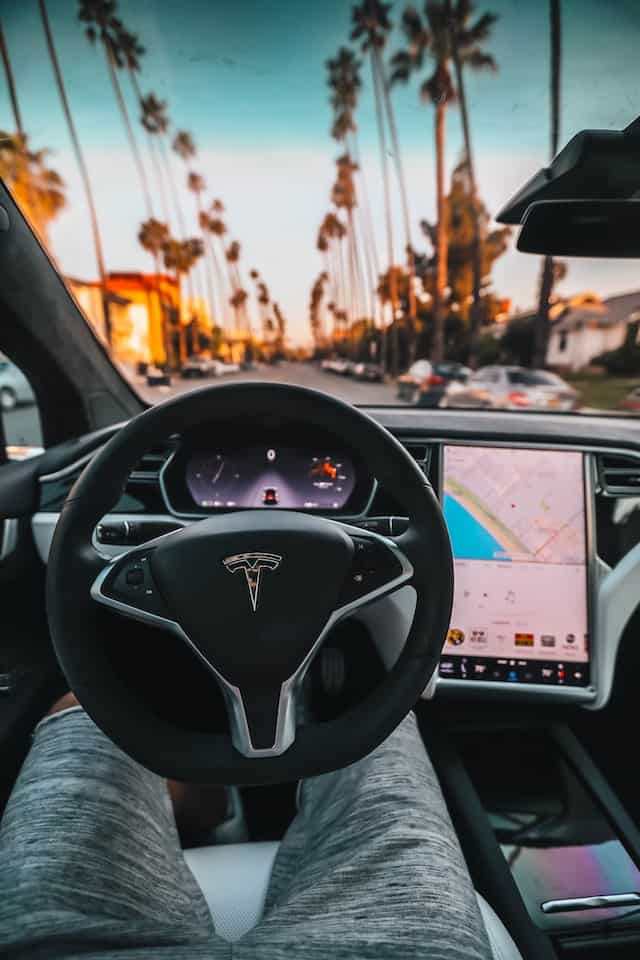 Wat kan je zoal doen met Tesla software?