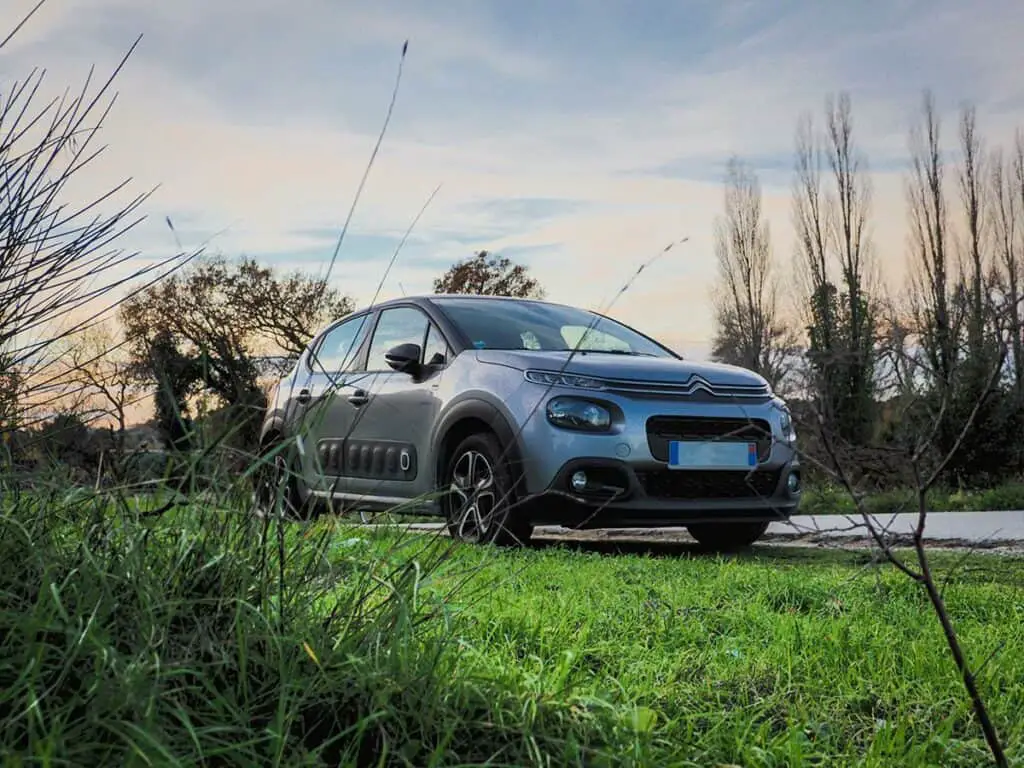 Het verschil en belang van een kleine en grote beurt voor je auto