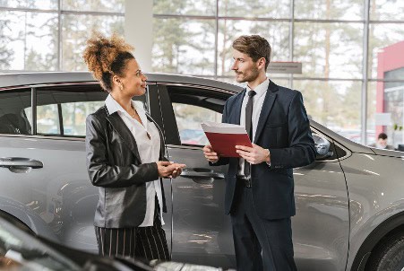 Een auto kopen; hoeveel spaargeld moet je hebben? 