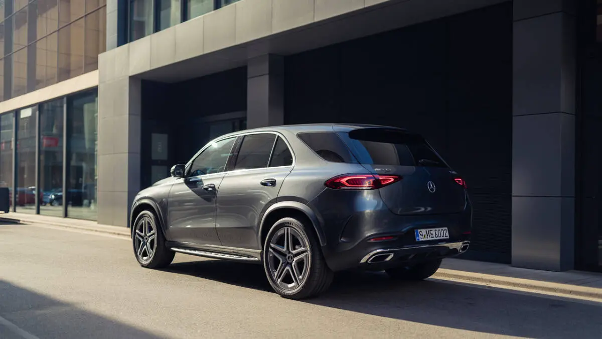 De Mercedes GLE SUV en Coupé bekijk de gids over hybride luxe en de prestaties van nu