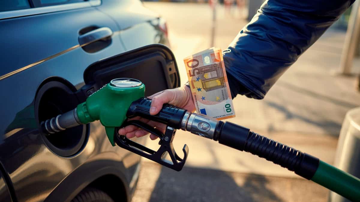 Benzinekosten berekenen: eenvoudig inzicht in je brandstofverbruik en kosten per kilometer